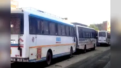 नवादा के सद्भावना चौक और पुल पार बने अवैध बस पड़ाव, बुधौल बस स्टैंड पर पसरा सन्नाटा