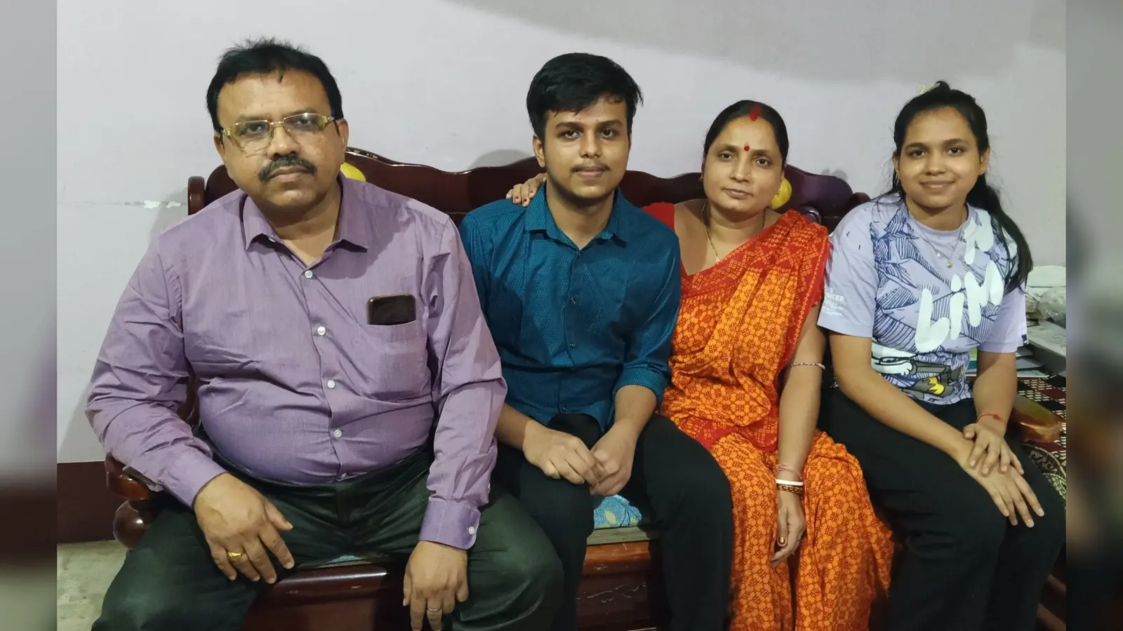 धालभूमगढ़ के आनंद कुमार झा को नीट परीक्षा में मिली सफलता