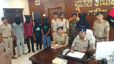 एटीएम से पैसे निकालते चार साइबर ठग गिरफ्तार, 68 हजार नकद और 7 एटीएम कार्ड बरामद