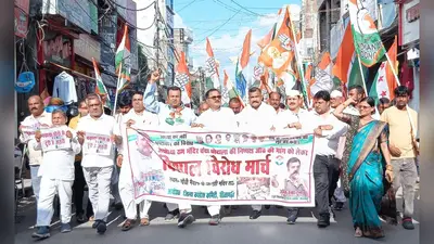 सीतामढ़ी की सड़कों पर उतरी कांग्रेस, गांधी मैदान से जानकी मंदिर तक निकाला विरोध मार्च