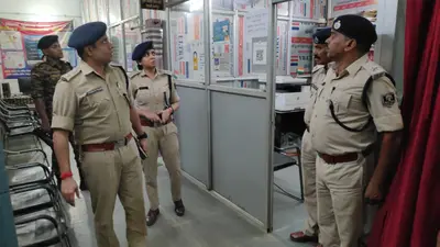 हाजीपुर: एसपी ने देर रात की थानों की पड़ताल, साइबर क्राइम पर नकेल और गश्ती बढ़ाने के दिए निर्देश