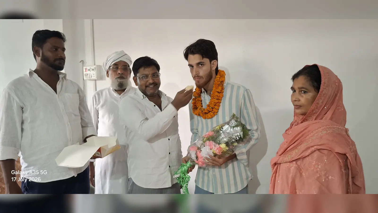 दर्जी के बेटे मतिउर रहमान ने NEET में लहराया परचम, मिली 20,037वीं रैंक
