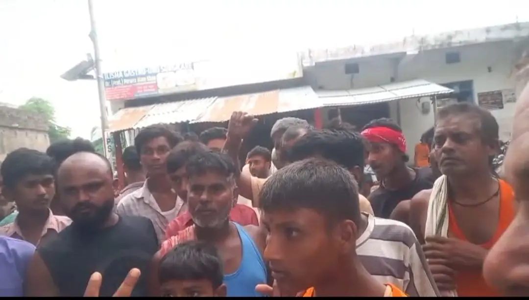 4 दिन से खराब था ट्रांसफार्मर, गुस्साए ग्रामीणों ने मुख्य सड़क की जाम; आश्वासन के बाद हटे