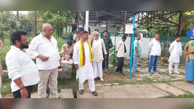 फर्नीचर व्यवसायी ने दुकान के कमरे में लगाई फांसी, घरेलू विवाद की आशंका