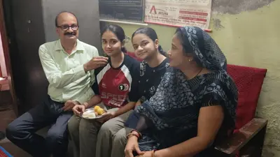 NEET UG 2026 में बगहा के तीन मेधावियों ने लहराया परचम, अन्विशा को AIR 2973; पलक और आर्यन ने भी पाई सफलता