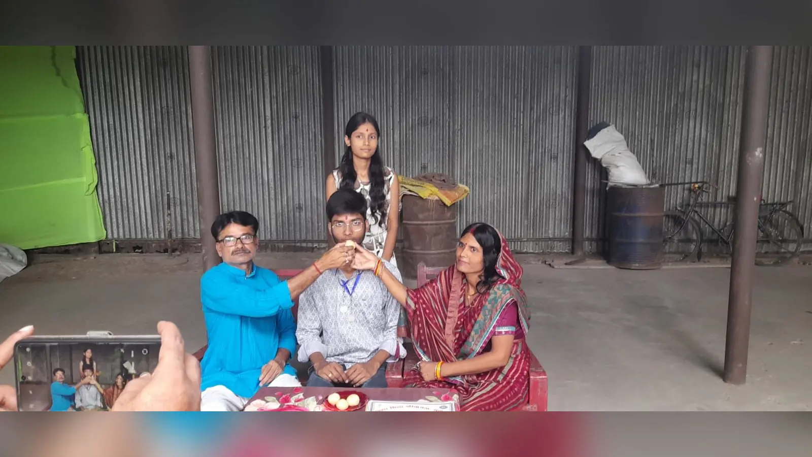 सुपौल में प्रतापगंज के आशुतोष ने दूसरे प्रयास में पाई सफलता, 571 अंक के साथ बढ़ाया प्रखंड का मान