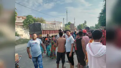 सारण में सड़क हादसा: तेज रफ्तार बाइक लोहे के गेट से टकराई, एक युवक की मौत, दूसरा गंभीर