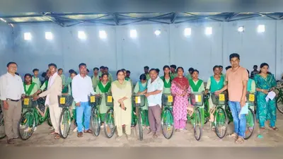 बोड़ाम प्रखंड के 13 विद्यालयों के 396 विद्यार्थियों को मिली साइकिल