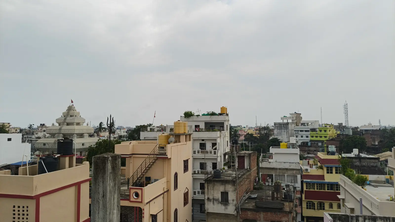 कटिहार में मौसम विभाग का 'फ्लैश फ्लड' अलर्ट: दिनभर छाए रहेंगे बादल, 70% तक बारिश की संभावना संग बढ़ेगी उमस