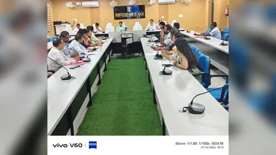 राजस्व कार्यों में लापरवाही पर डीएम सख्त, लंबित मामलों के शीघ्र निष्पादन का निर्देश
