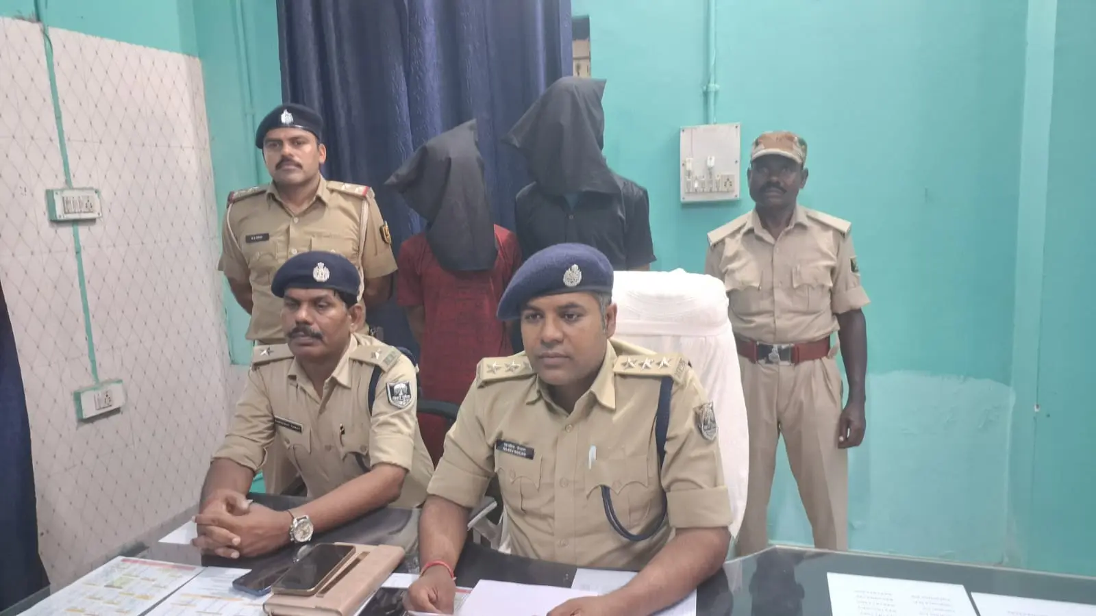 देसी पिस्टल और कारतूस के साथ दो गिरफ्तार, एक का दिल्ली से भी निकला आपराधिक कनेक्शन