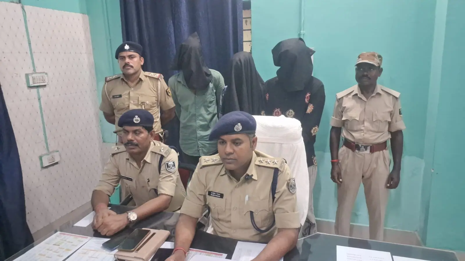 सुपौल पुलिस ने चोरी का किया खुलासा, बाइक और मोबाइल के साथ तीन आरोपी गिरफ्तार.