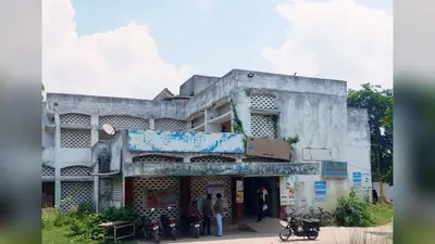 सारण के रेफरल अस्पताल में बवाल, स्वास्थ्यकर्मी ने मैनेजर और डॉक्टर पर जानलेवा हमले का लगाया आरोप