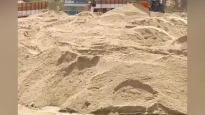 नवादा: रातों-रात सज रहे थे बालू के अवैध डंप, खनन विभाग ने छापेमारी में 1500 घनफीट बालू किया जब्त, 19 लोगों पर FIR