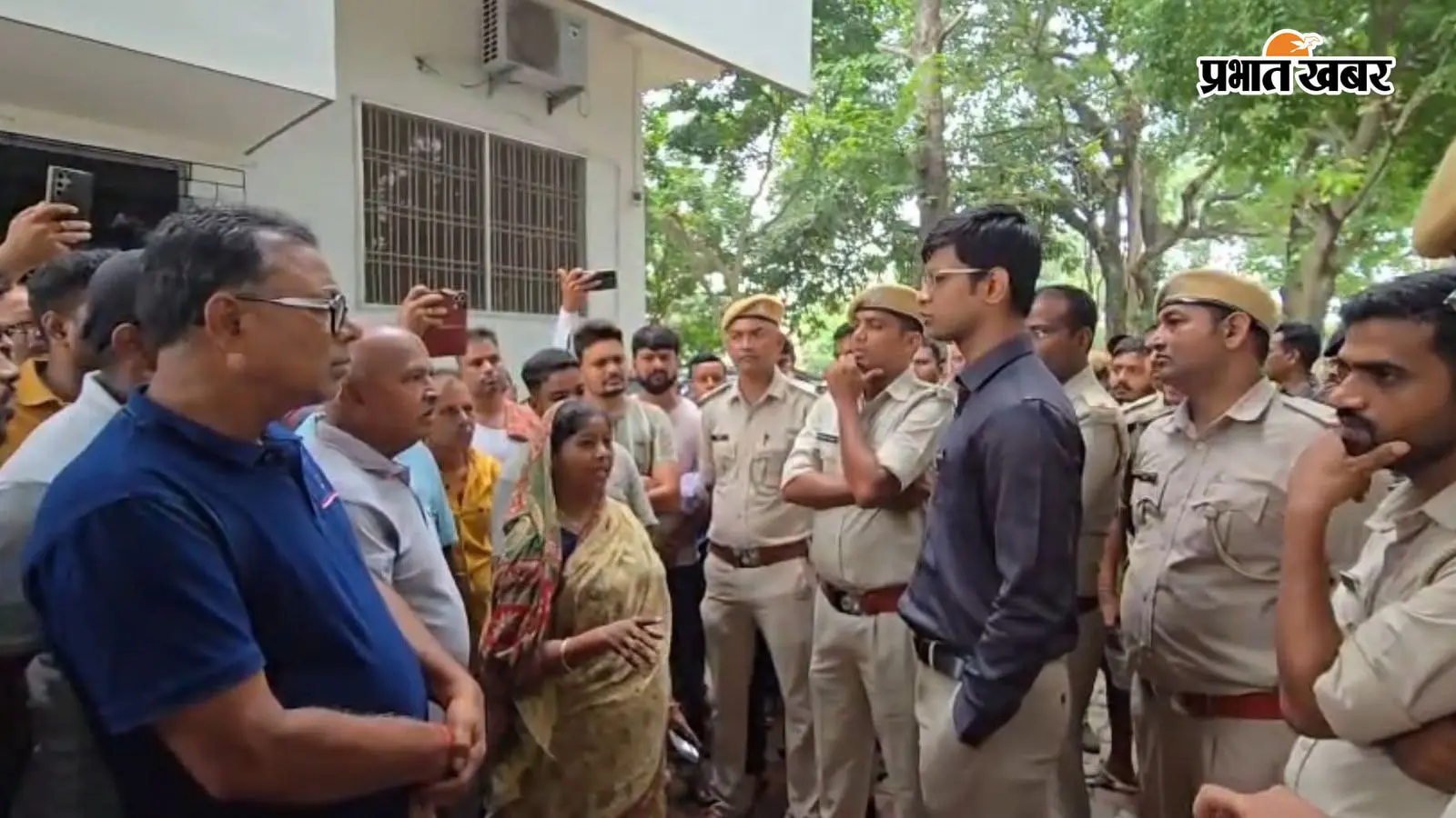 https://wpmedia.prabhatkhabar.com/uploads/2026/07/18/1784351825858/sizes/dumka-raid-at-pankaj-raut-hous-c2e871-hero.webp