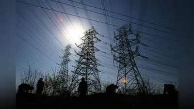 उमस, अंधेरा और इंतजार खरसावां में बिजली की आंख-मिचौली से बढ़ी लोगों की परेशानी