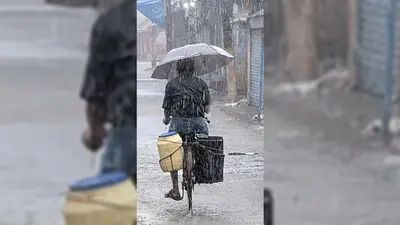 ठाकुरगंज में मानसून का रौद्र रूप: मूसलाधार बारिश से थमी रफ्तार, 100% आर्द्रता के बीच जलमग्न हुईं सड़कें