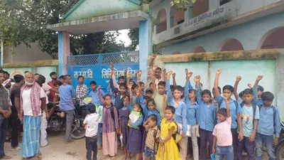 'प्रणाम करने पर पीटा'... शिक्षक पर गंभीर आरोप, स्कूल में ताला लगाकर ग्रामीणों का हंगामा