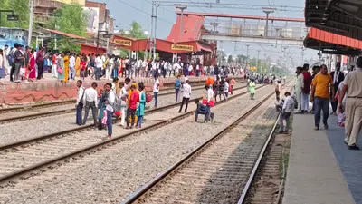 जहानाबाद में फुट ओवरब्रिज छोड़ पटरी पार कर रहे यात्री, हर दिन हादसे को दे रहे दावत