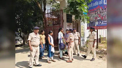 सीवान में छात्राओं की सुरक्षा के लिए मैदान में उतरी पुलिस दीदी टीम, कॉलेजों और बाजारों में चलाया जागरूकता अभियान