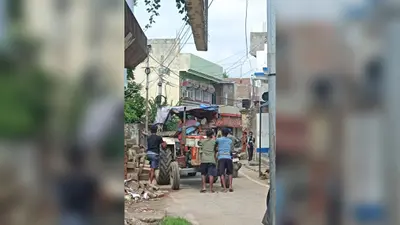 भागलपुर के हबीबपुर में कूड़ा उठाने वाला ट्रैक्टर अपनी ही बदहाली पर बहा रहा आंसू, सफाई व्यवस्था पर उठ रहे सवाल