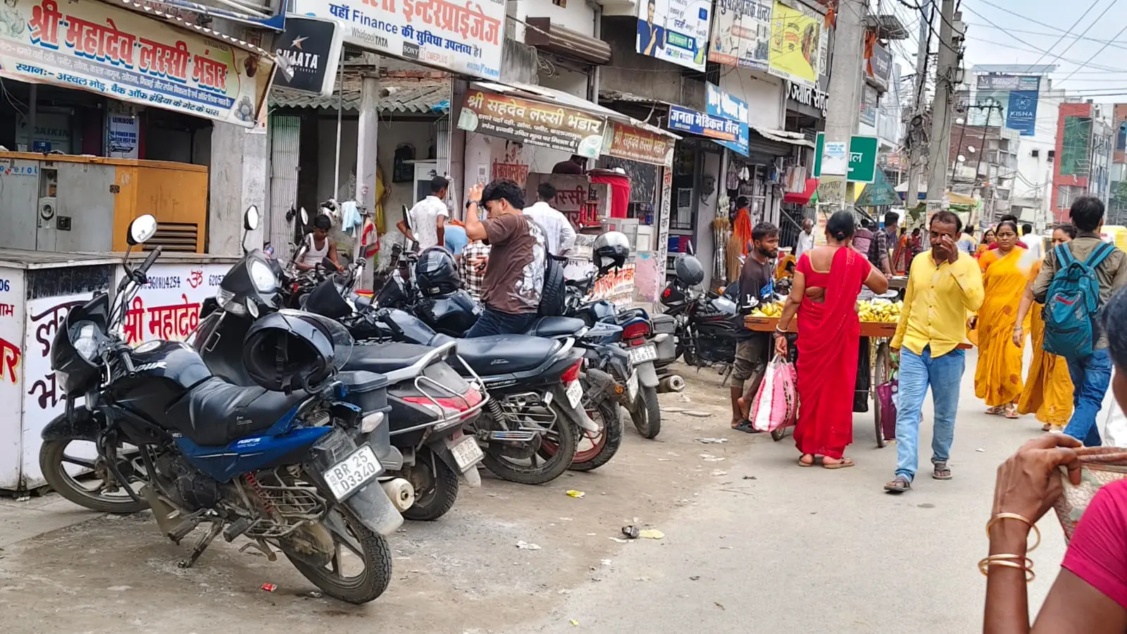 जहानाबाद में पार्किंग व्यवस्था के अभाव से बढ़ रही जाम की समस्या, सड़क किनारे खड़े हो रहे वाहन
