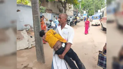 जहानाबाद सदर अस्पताल की लचर व्यवस्था, 10 वर्षीय बेटे का शव गोद में उठाकर ले जाने को मजबूर हुआ पिता