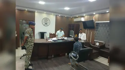 रोहतास में DM की जनसुनवाई, 16 मामलों का ऑन-द-स्पॉट निस्तारण, लंबित मामलों पर अधिकारियों को सख्त निर्देश