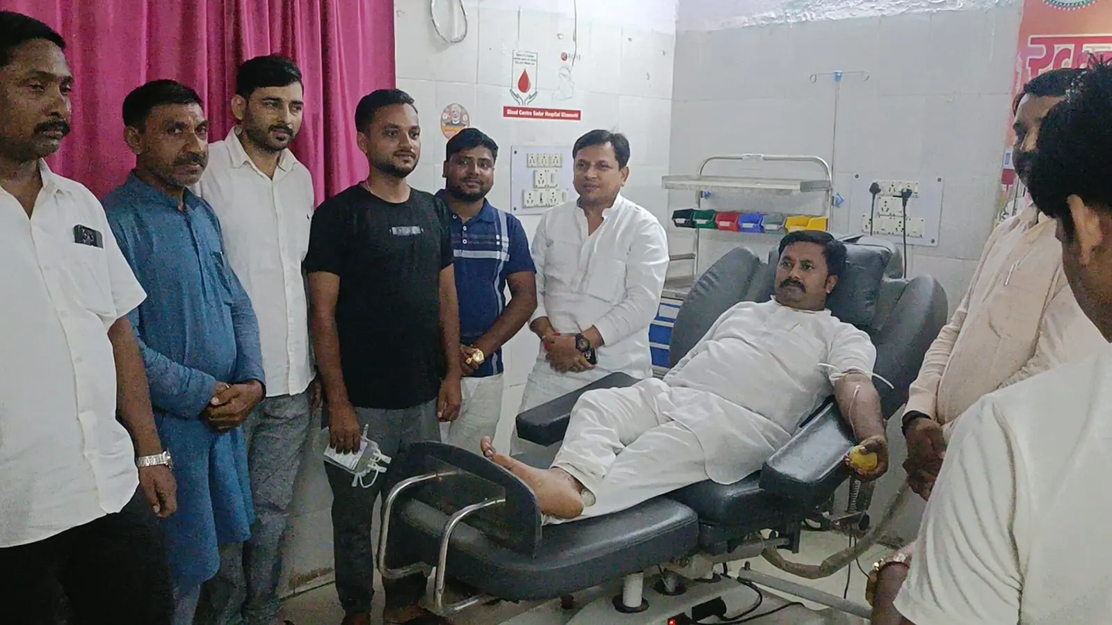 सीतामढ़ी में जन्मदिन पर भाजपा मंडल अध्यक्ष ने किया रक्तदान, दूसरों को भी किया प्रेरित