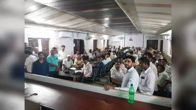 मतदाता सूची में गड़बड़ी पर सख्ती, बगहा में बीएलओ को घर-घर सत्यापन और दोहरे नाम हटाने का आदेश