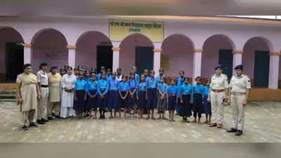अरवल में अभया ब्रिगेड ने चलाया जागरूकता अभियान, छात्र-छात्राओं को साइबर सुरक्षा और पॉक्सो कानून की दी जानकारी