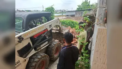 सहयोग पोर्टल पर शिकायत, फिर चला बुलडोजर... मोतिहारी में सरकारी सड़क से हटाया गया अतिक्रमण