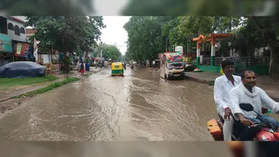 रोहतास: चेनारी में दो घंटे की बारिश ने खोली नगर पंचायत की पोल, सड़कें बनीं तालाब, लोगों का फूटा गुस्सा