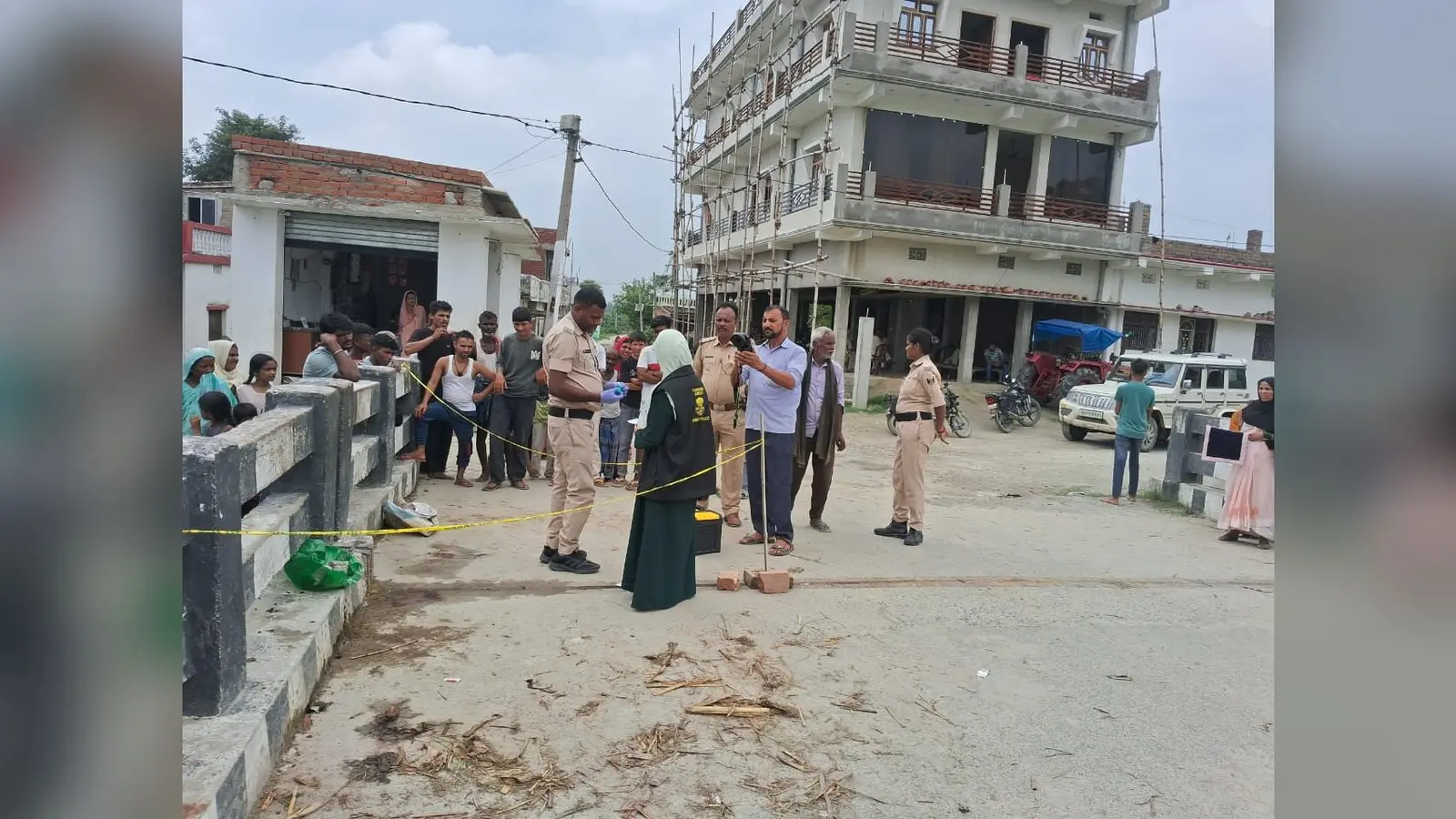 50 साल पुराने जमीन विवाद ने लिया हिंसक रूप, कई घायल, गांव में पुलिस कैंप, हालात पर नजर