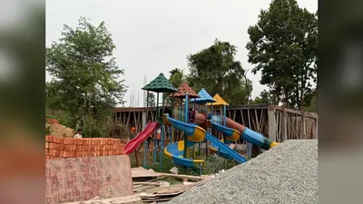 जेएमएम पब्लिक स्कूल में चल रहे निर्माण कार्य को बीडीओ और सीओ ने रोका
