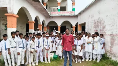 नालंदा : स्कूली बच्चों ने चलाया स्वच्छता अभियान, पौधारोपण कर दिया पर्यावरण संरक्षण का संदेश