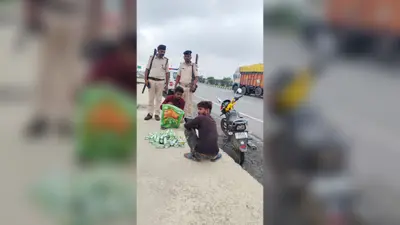 कैमूर: धनेच्छा में शराब तस्करों पर पुलिस का शिकंजा, देशी शराब के साथ दो गिरफ्तार