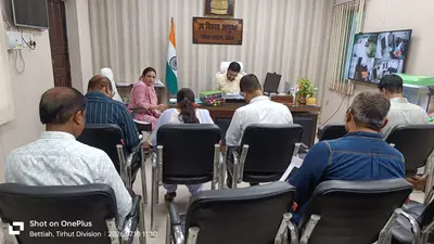 सरकारी योजनाओं की जानकारी हर घर तक पहुंचे, बेतिया में डीडीसी ने अधिकारियों को दिए सख्त निर्देश