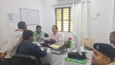 लौरिया में जनता दरबार, 12 भूमि विवादों की सुनवाई... पांच मामलों का तुरंत हुआ समाधान