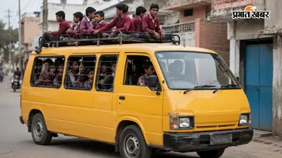 स्कूल वैन बनी खतरे का सफर, छत पर बैठे बच्चों का VIDEO वायरल