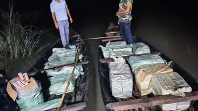 गोपालगंज: गंडक नदी में पुलिस की कार्रवाई, दो नाव से 664.2 लीटर शराब बरामद, तस्कर फरार