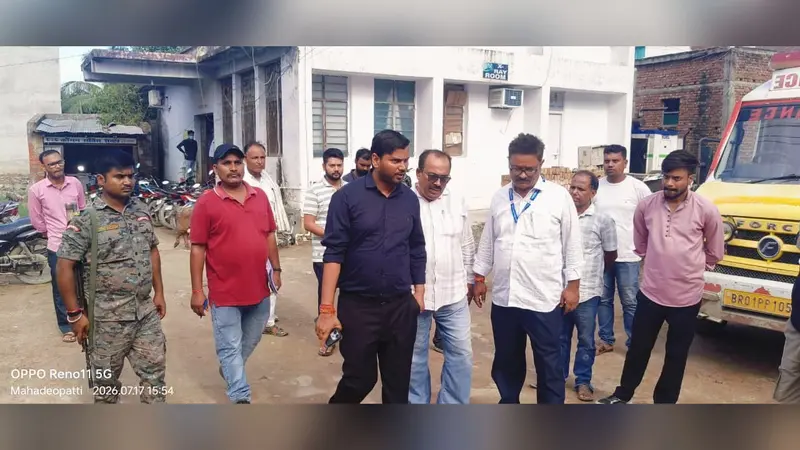 परिहार PHC पहुंचे एसडीओ, गंदगी और अनियमितताएं देखकर नाराज हुए... बाढ़ से पहले दिए अहम निर्देश