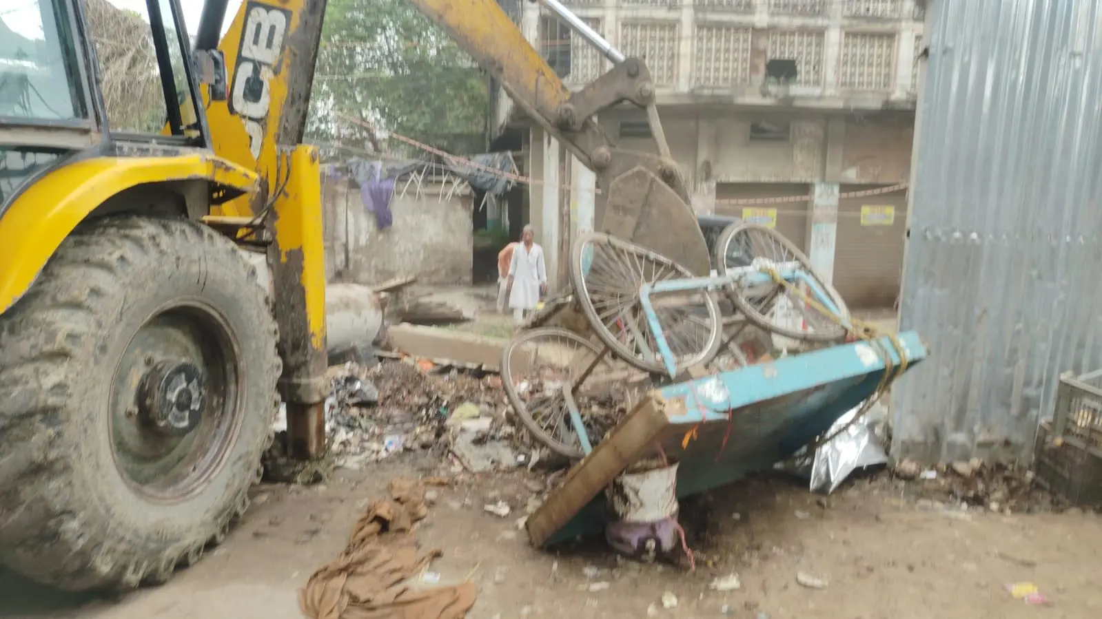 ट्रैफिक चौक से कपसिया चौक तक चला अतिक्रमण हटाओ-साफ सफाई अभियान, बेगूसराय में मुख्यमंत्री के आने से पहले सतर्क रहा प्रशासन