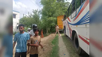 हाजीपुर में तेज रफ्तार बस ने बाइक सवार को मारी टक्कर, गंभीर हालत में पीएमसीएच रेफर, चालक समेत बस जब्त