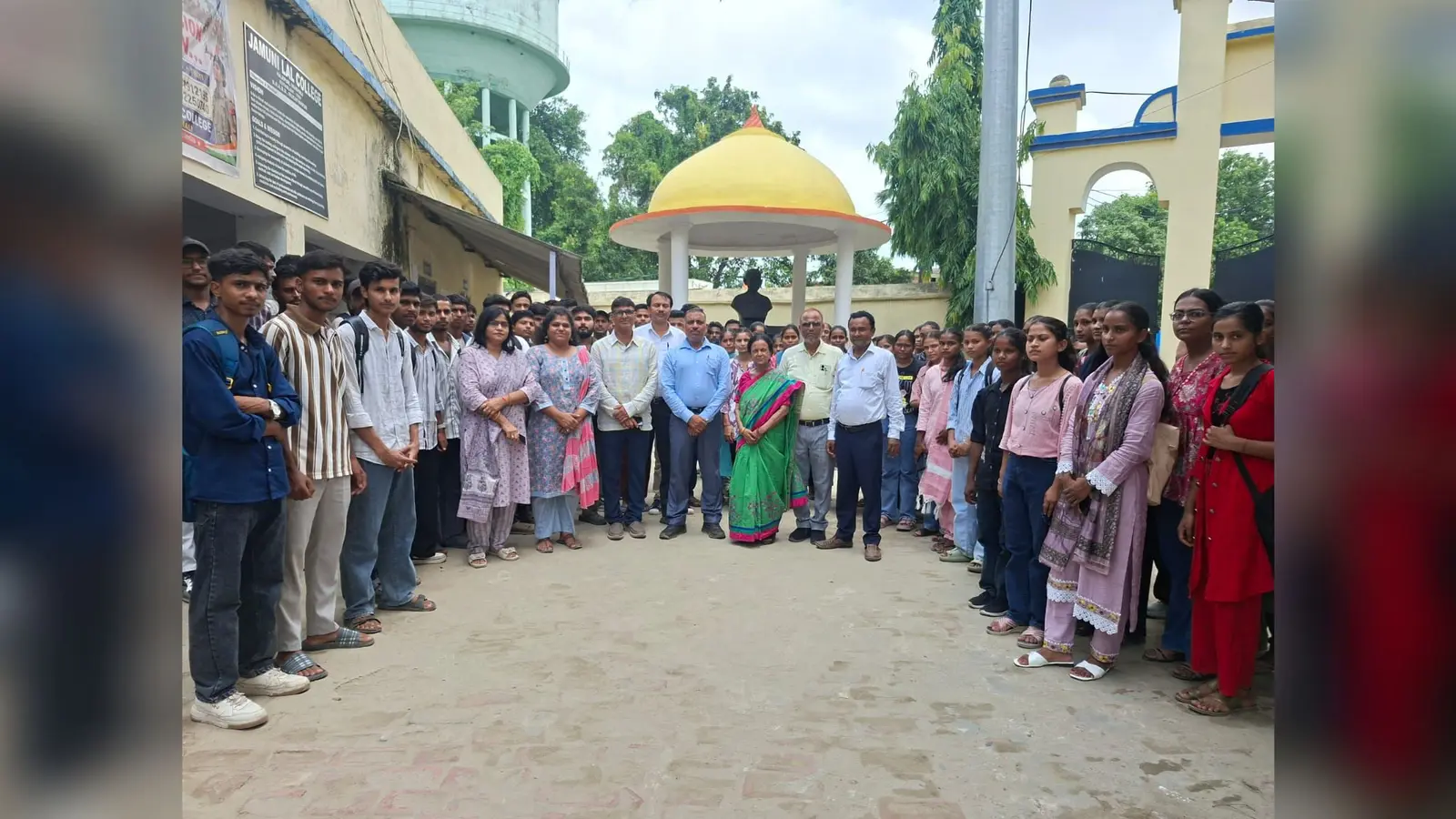 हाजीपुुर के जमुनी लाल महाविद्यालय में फ्रेशर पार्टी का आयोजन, राष्ट्रीय शिक्षा नीति और शैक्षणिक कार्यक्रम की दी गई जानकारी