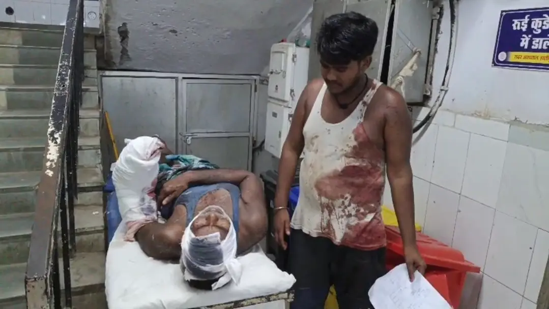 हाजीपुर में मारपीट रोकने गए व्यक्ति पर धारदार हथियार से हमला, हालत गंभीर, पीएमसीएच रेफर