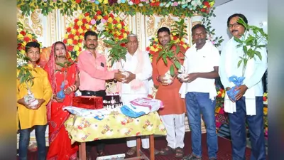 सीवान: 250 लोगों के बीच आम के पौधों का हुआ वितरण, पर्यावरण संरक्षण का लिया संकल्प
