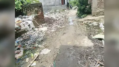 सीवान: प्रखंड मुख्यालय के बगल में कचरे का अंबार, बदबू और संक्रमण से लोग परेशान