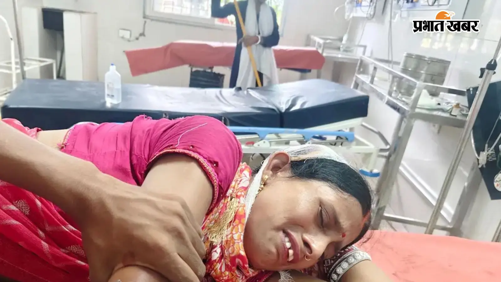 आरा : चलती बाइक से गिरकर महिला घायल, भाई ने सदर अस्पताल में कराया भर्ती