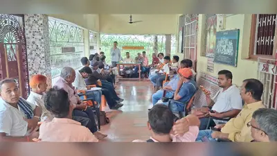 पत्रकारों की एकजुटता पर जोर, बेतिया में ग्रामीण पत्रकार एसोसिएशन की बैठक में बनी रणनीति